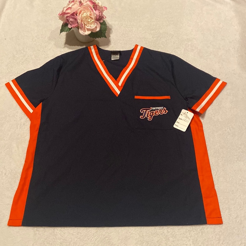 SCRUB DUDZ NWT Size M Detroit Tigers Scrub Top